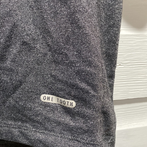 One tooth shirt - Picture 2 of 4